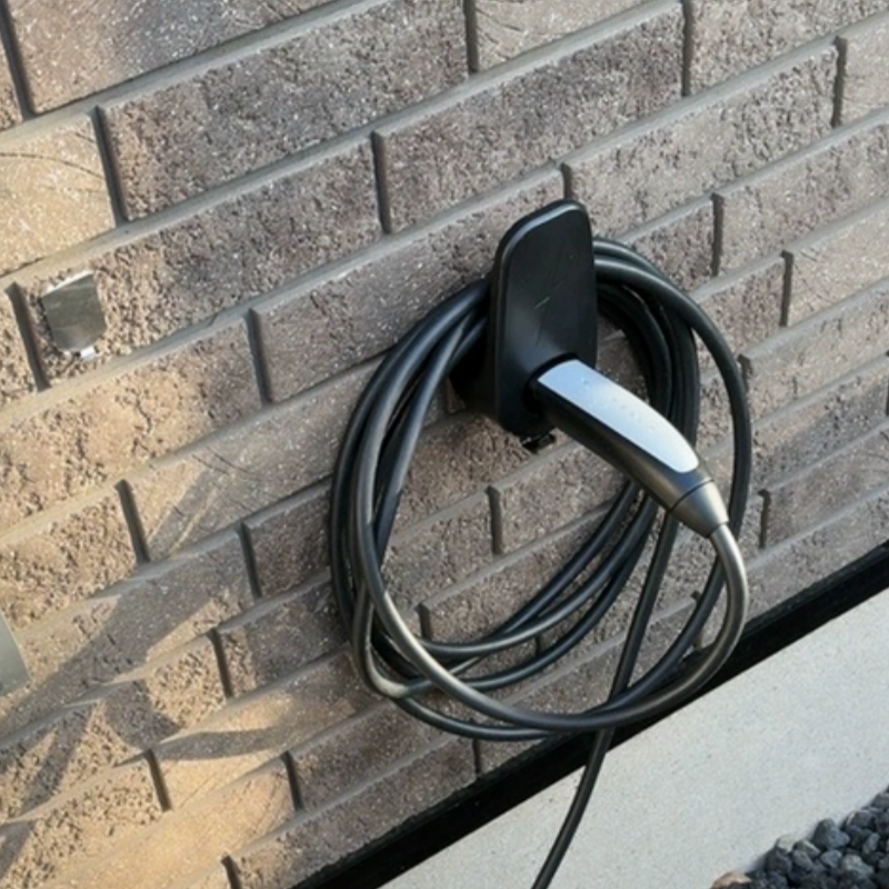 壁掛けEV充電ケーブルオーガナイザー