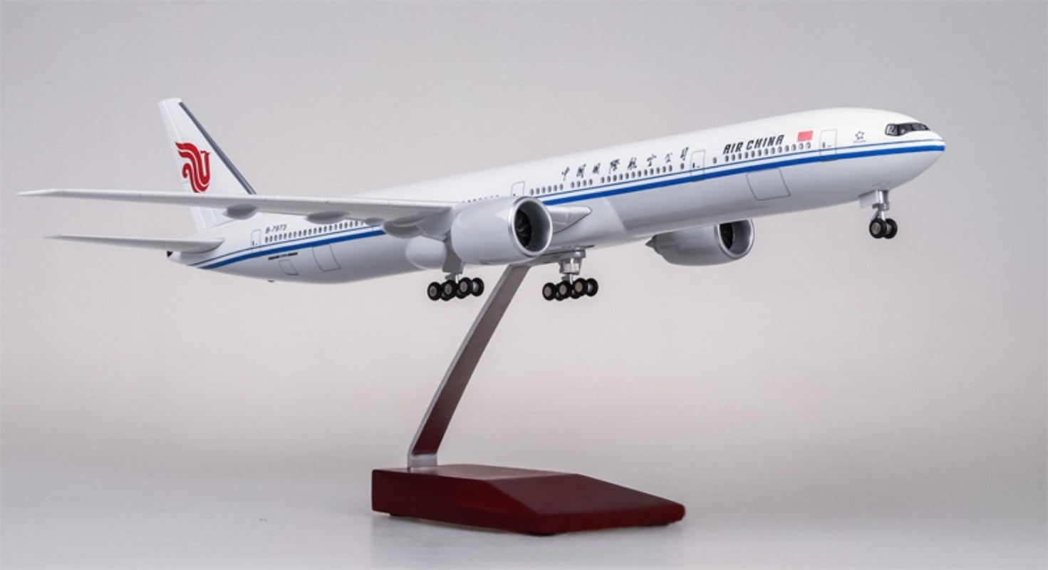 B777 おもちゃの航空機中国国際航空 47 センチメートルスケール W ライトとホイール樹脂飛行機模型玩具子供のための航空愛好家のギフト