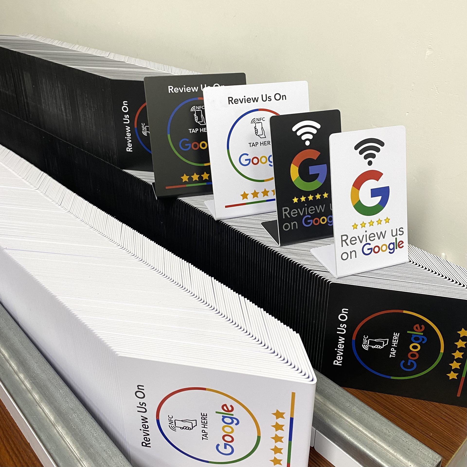 5YOA NFC カード Google レビューステーション 13.56Mhz プログラマブルテーブル NFC Google レビューディスプレイ曲げカードスタンディングブランドブラケット