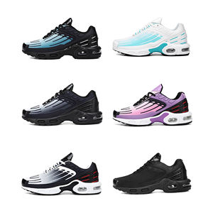 Zapatos Deportivos工場では、高品質で履き心地の良いメンズ用ランニングシューズやウォーキングシューズを卸売りしています。モダンなデザインが特徴です。