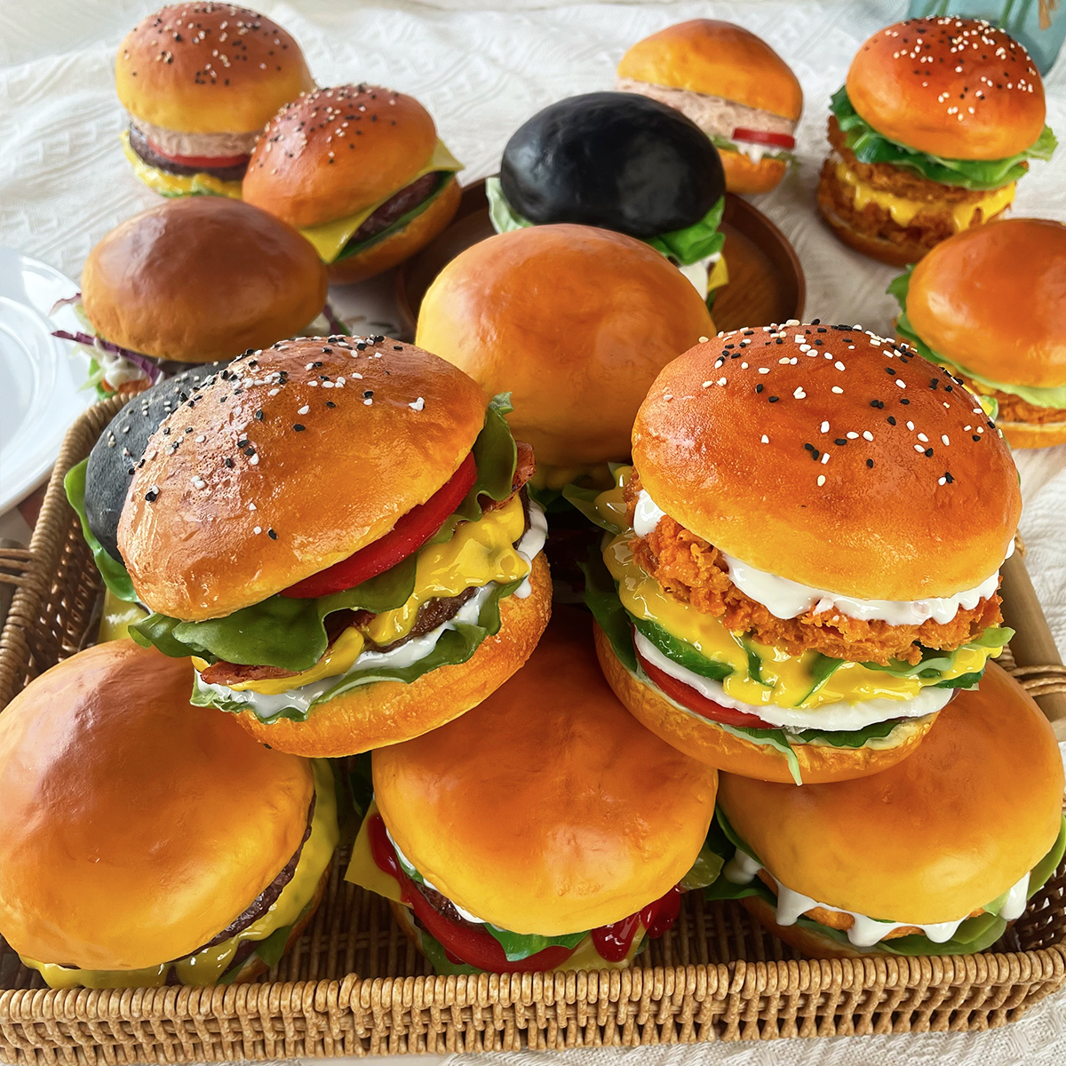 リアルなフェイクハンバーガーモデル PU 素材食品ディスプレイプロップ (1 PC) 写真撮影装飾レストランウィンドウディスプレイパーティー用
