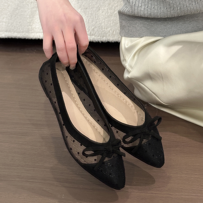 春夏の女性の弓の装飾黒メッシュ水玉バレエフラットシューズ通気性ノンスリップカジュアル快適なデイリーシューズ