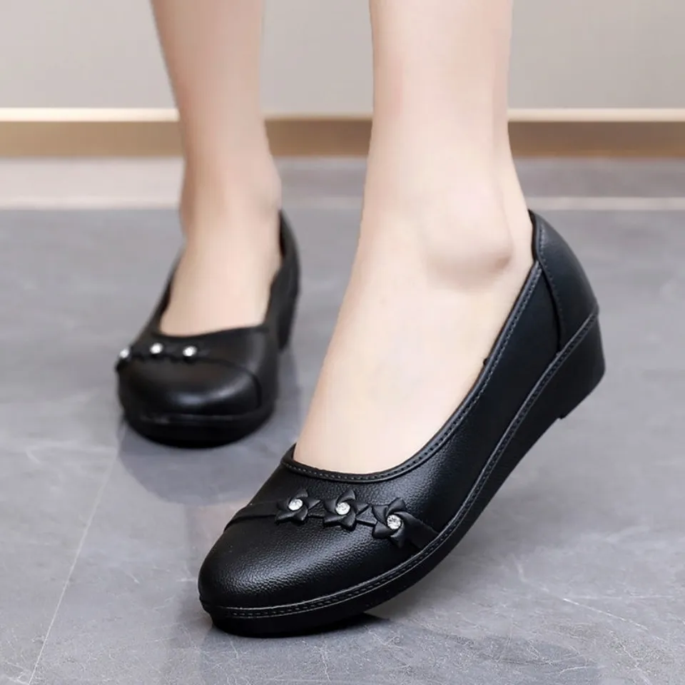 Sapatos 女性クラシック軽量ラウンドトゥラバー高品質スリップオンフラットローファーレディカジュアルホテルオフィス