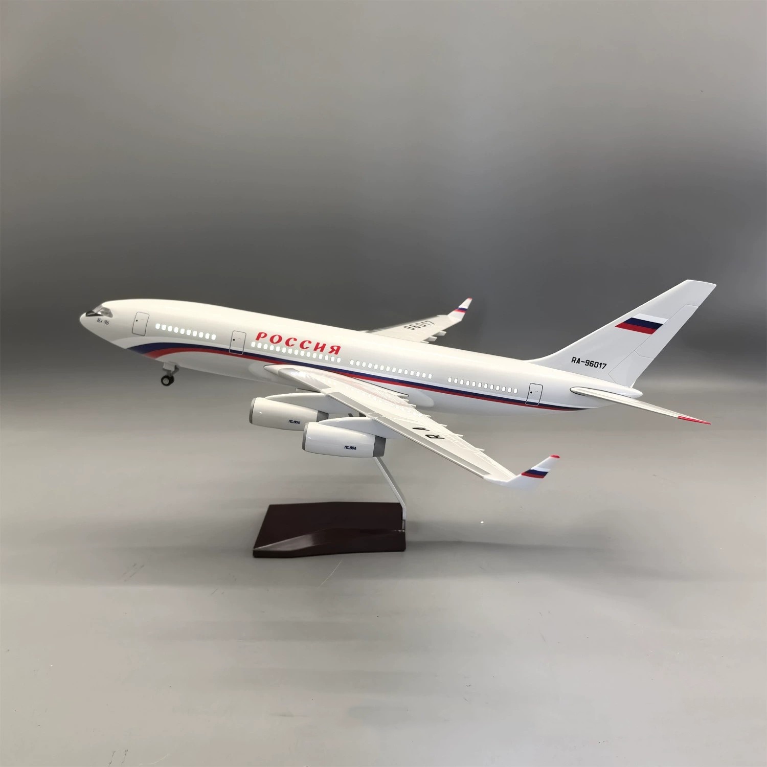 新しい 1/120 スケール 46 センチメートルロシア Il-96 飛行機模型玩具キットロシア空軍 1 飛行機モデルコレクションディスプレイギフト