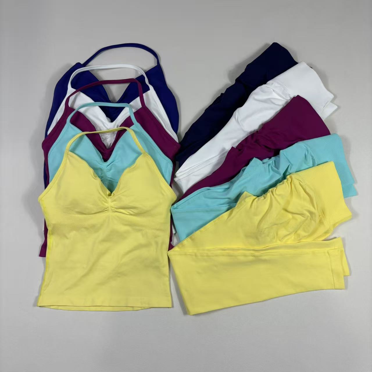 DFY 2 点セットヨガ女性延縄ストラップトップとスクランチレギンスジムフィットネス服衣装ワークアウトセット