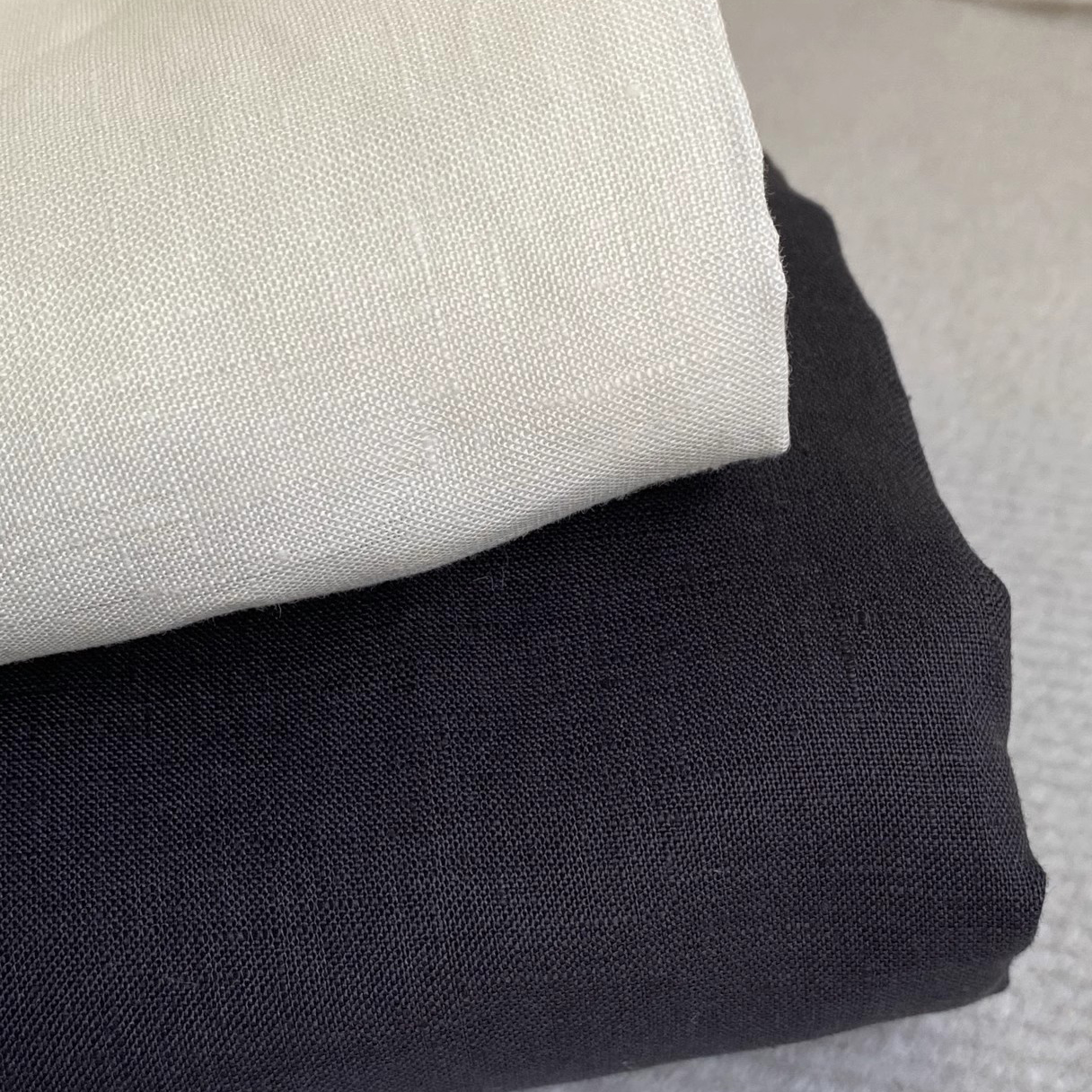 リネン 100% フラットシーツ 夏用シーツ 寝具 トップシート キング/カリフォルニア キング ベッドシーツ 亜麻ブランケット、ホワイトとダークグレー