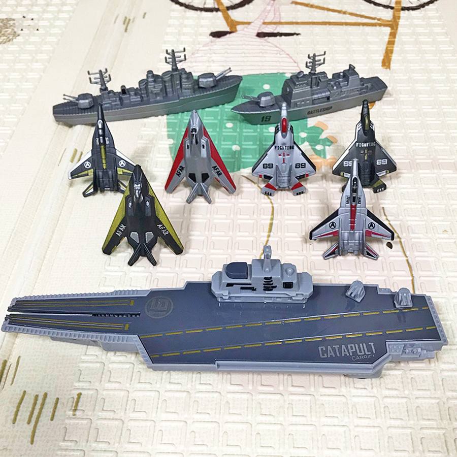 空母対応戦闘機対応空母艦船モデル子供のおもちゃ男の子へのクリスマスプレゼント