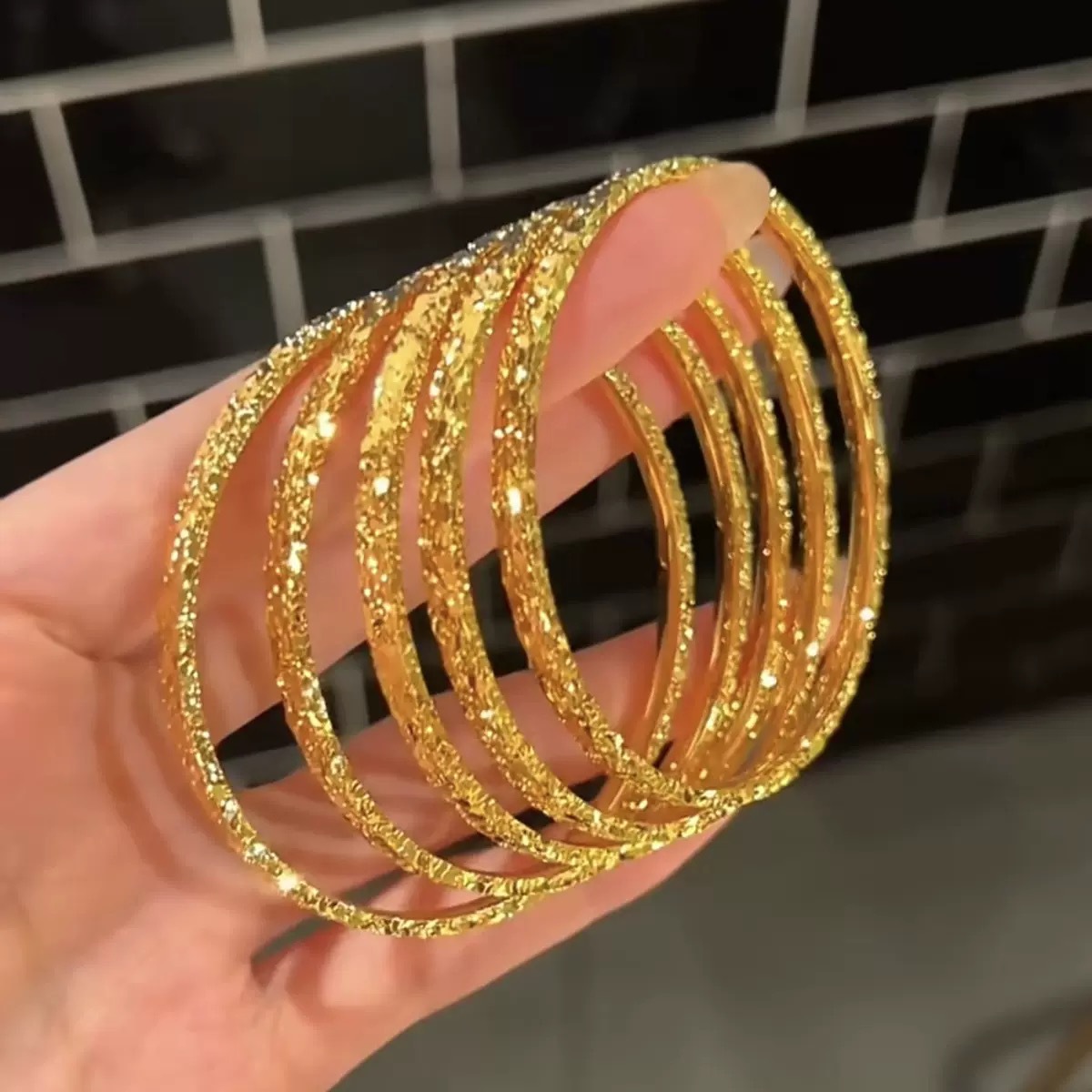 クラッシュ アイス ブレスレット レディース 24K ゴールド AU999 - 積み重ね可能なクラッシュ アイス ブレスレット、アクセサリーの組み合わせにトレンディです。