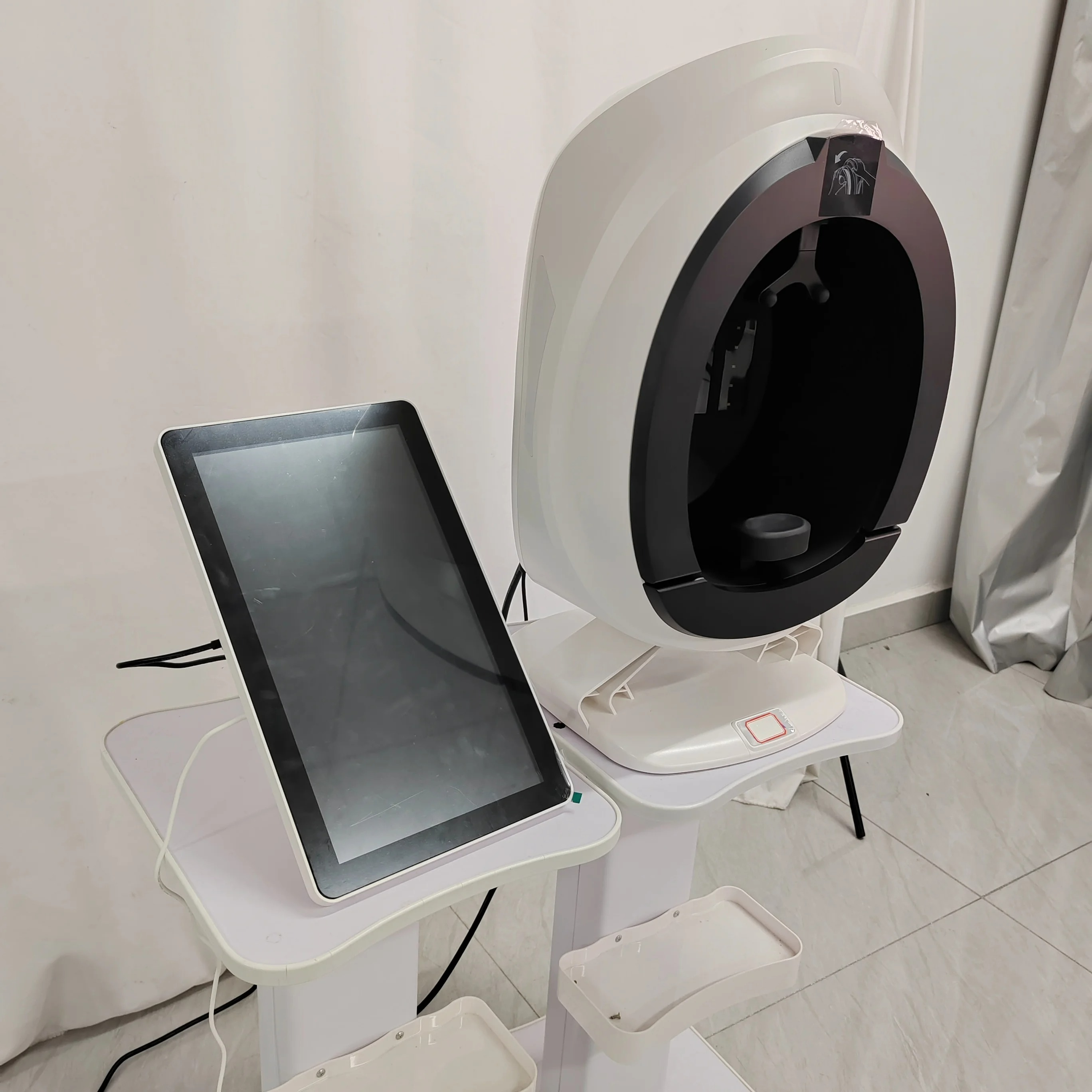 New 3D Facial Skin Analyzer Machine 15.6 inch Skin Analyzer Facial Machine 8 Light Spectrum Skin Analysis Scanner