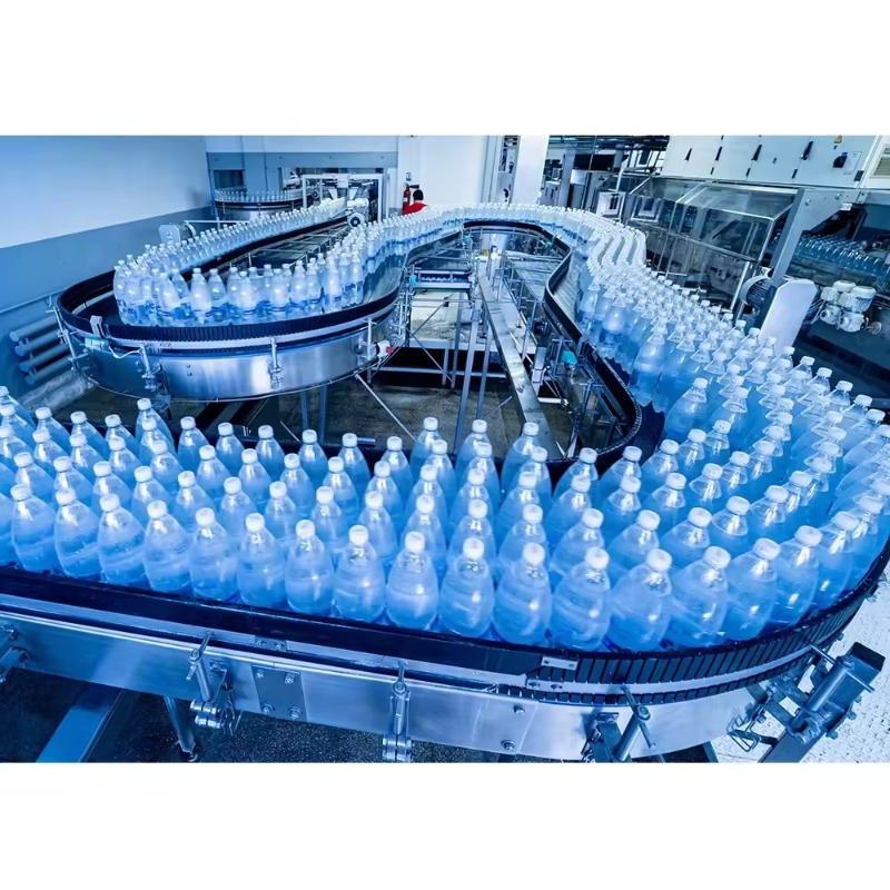 業界 ミネラルウォーター生産ラインの完全なセット 自動精製水瓶詰め機 3 in 1 水充填機