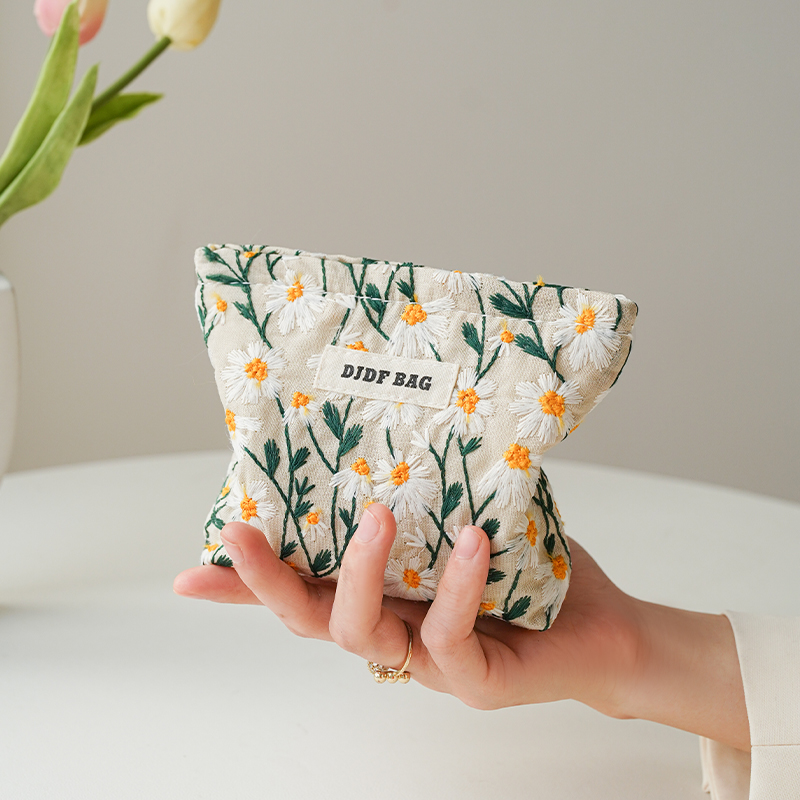 白刺繍デイジー女性の化粧バッグポータブル小銭入れキーケース化粧品口紅収納袋通勤ライナーバッグイン