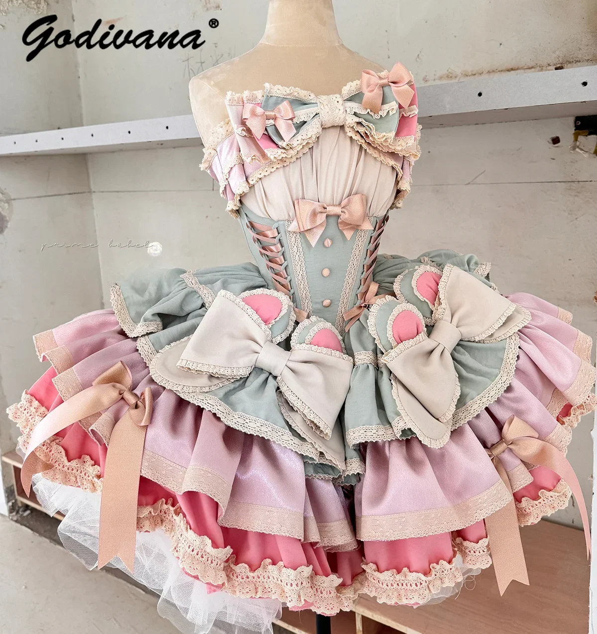 新しい女の子の誕生日ロリータドレス 2026 春と夏の女性のチューブトップサテンちょう結びスリムペチスカートショートミニパーティードレス