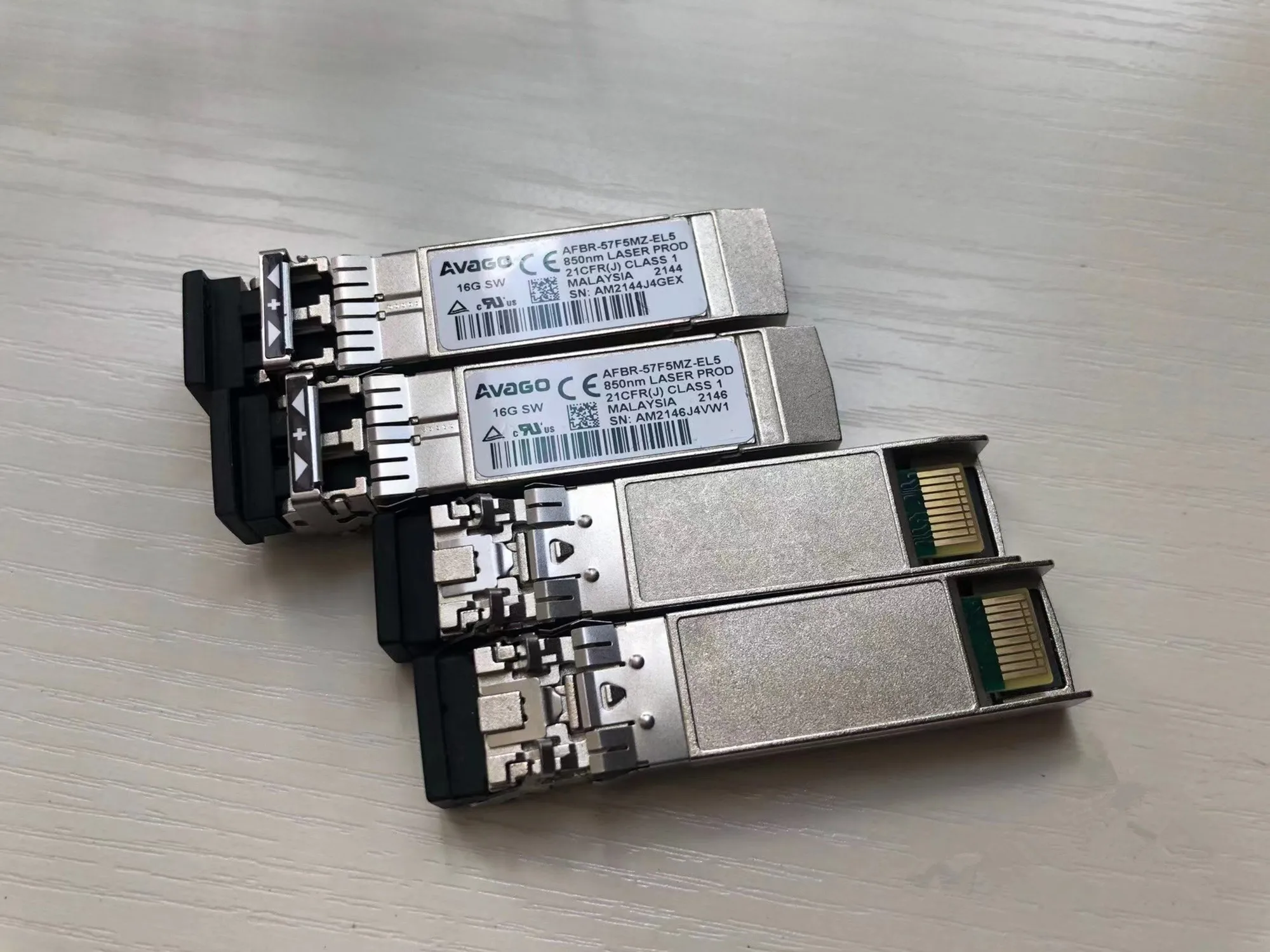 AVAGO SFP トランシーバー 16 グラム光ファイバモジュール 850nm 100 メートル LC/AFBR-57F5MZ-EL5 マルチモード 16 ギガバイト光スイッチ