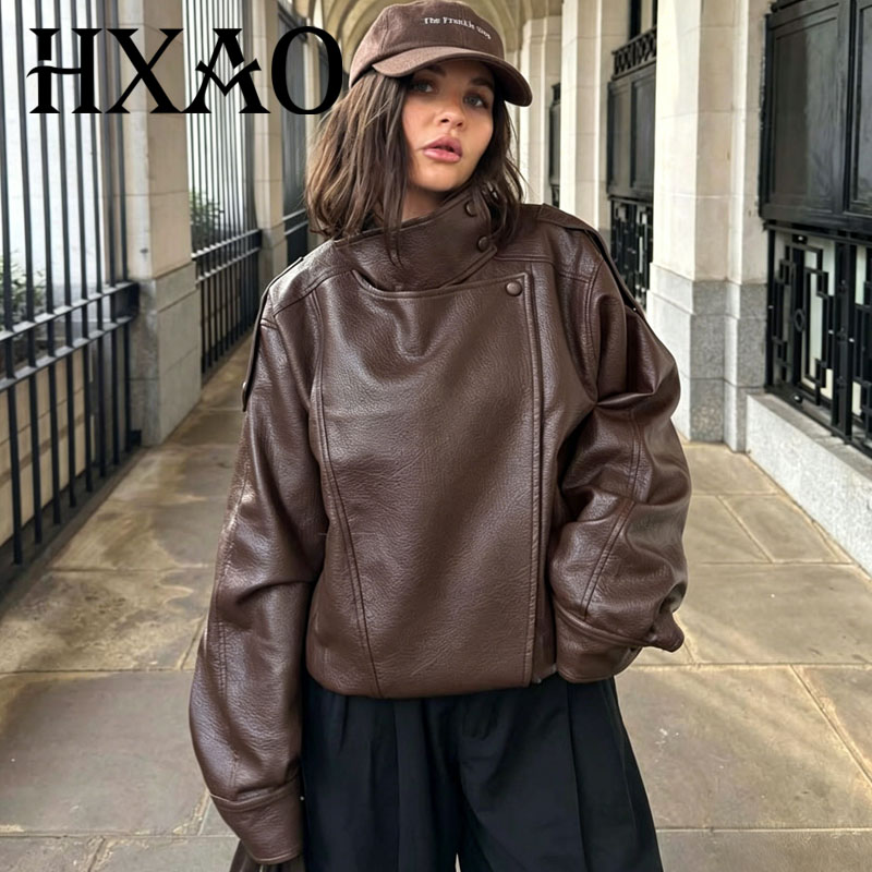 HXAO フェイクレザークロップドジャケット女性ブラウンブラックレッドコートトップ非対称ボタンボンバージャケット長袖ジップアップアウター