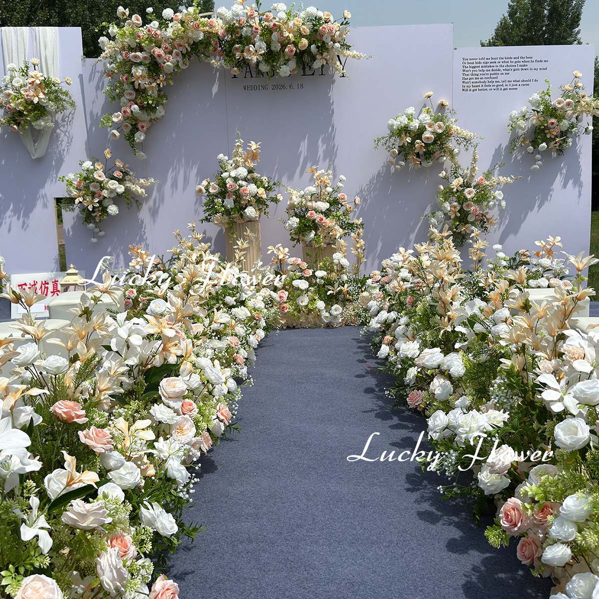シャンパン屋外造花結婚式の装飾ハングフラワー行道路リードフラワーボール花の背景アレンジメント