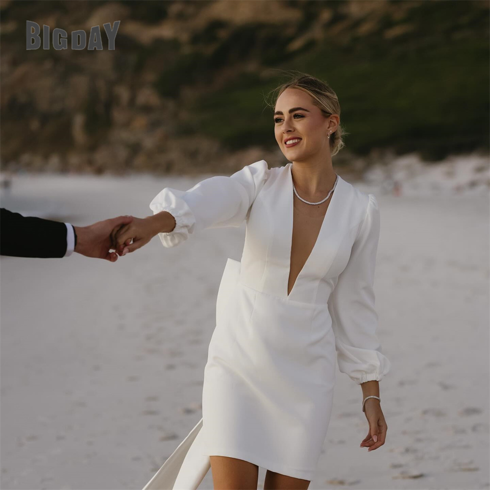モダンビーチショートウェディングドレス女性 2025 弓 V ネックシースシンプルな膝上プリーツブライダルドレス Vestido デ Noiva カスタマイズ
