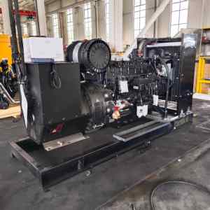 125kVA（100kW）トレーラー式、防雨カバー付き、低騒音型屋外用ディーゼル発電機。建設現場に適しています。