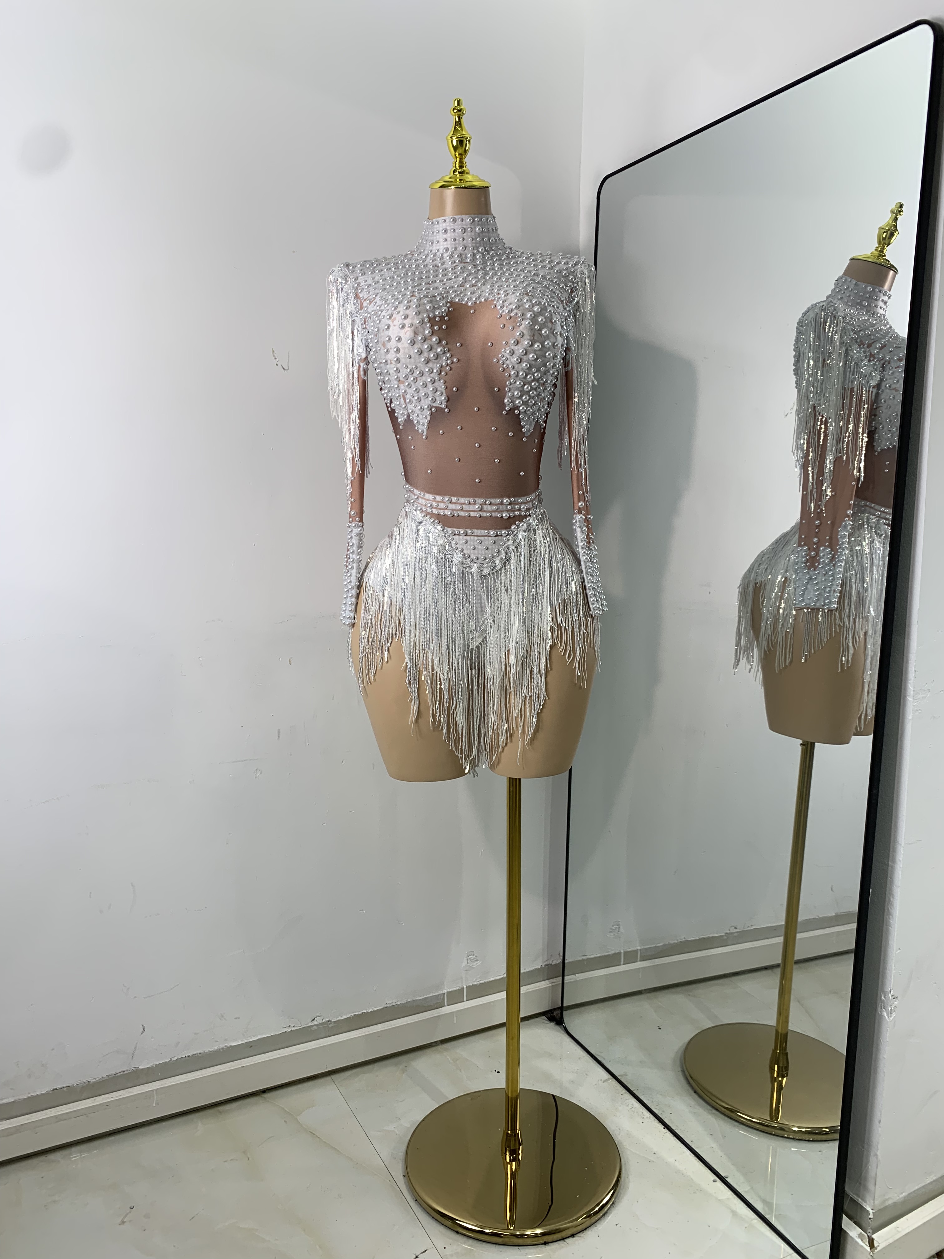 新しいホット販売女性のセクシーな長袖スパンデックスビーズタッセルスキニーボディスーツパフォーマンスダンス衣装ナイトクラブパーティー衣装
