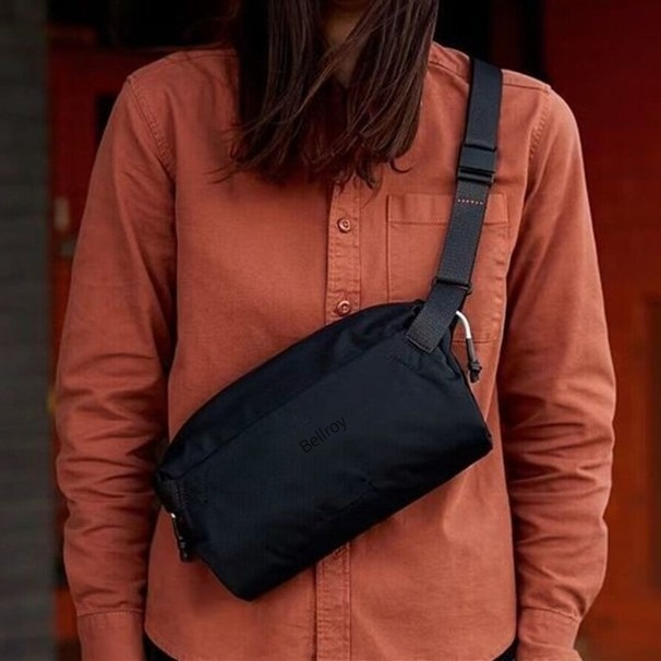 Bellroy 7L 軽量ミニクロスボディバッグ、ユニセックスショルダーバッグ、ポータブル通勤スリングバッグ、防水アウトドアチェストバッグ