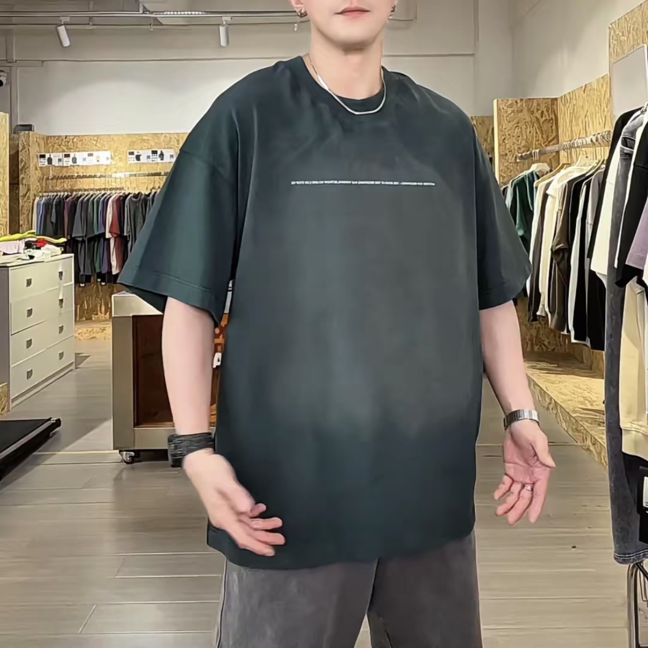 しわになりにくく通気性のある生地を使用したピュアコットンオーバーサイズニット半袖メンズTシャツ