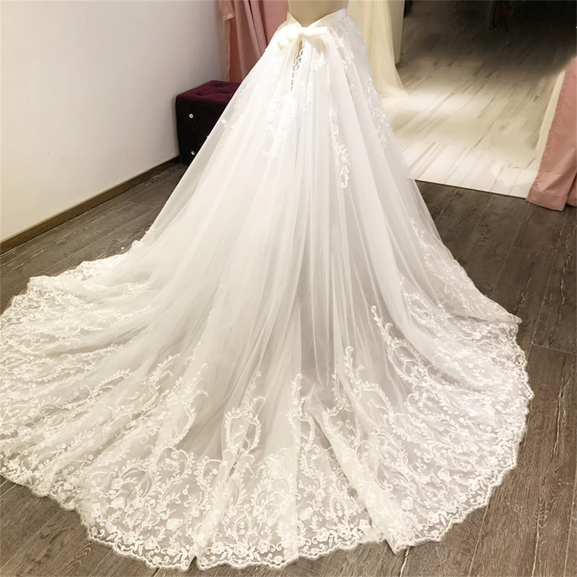 チュール高級レースアップリケ取り外し可能なスカート結婚式自由奔放に生きる取り外し可能なトレインドレスブライダルオーバースカート