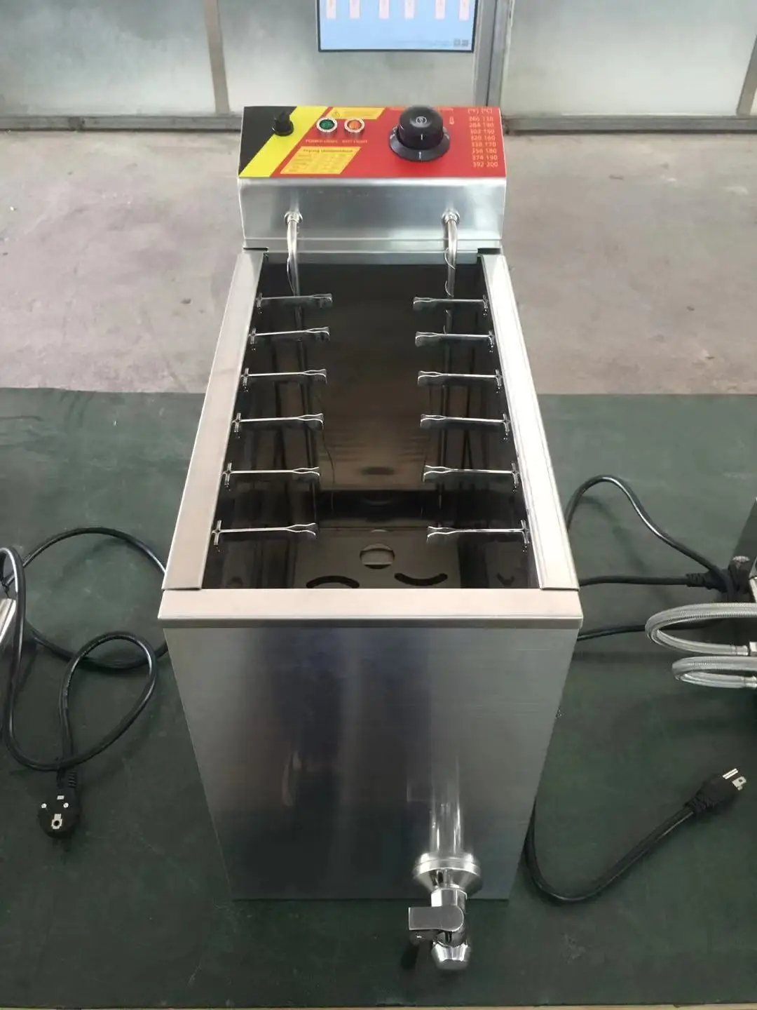 3KW 商業自動チーズホットドッグスティックフライヤー電気韓国モッツァレラコーンドッグフライヤーマシン 21L 電気