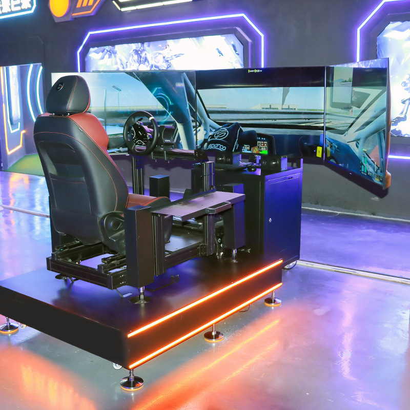 大規模な体性感覚シミュレーション 3 画面コックピット ダイナミック ゲーム マシン 4 軸または 6 軸のリアルなレーシング エミュレーター