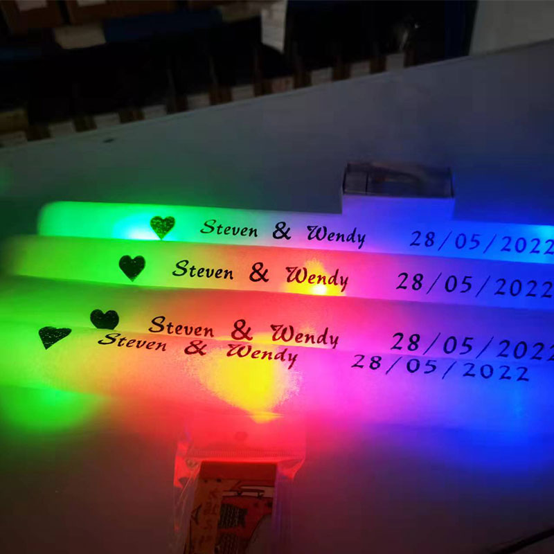 LED グロースティック グローフォームスティック カスタマイズされたパーソナライズされた点滅スティック ライトアップバトン ワンド 暗闇で光る ウェディングパーティー