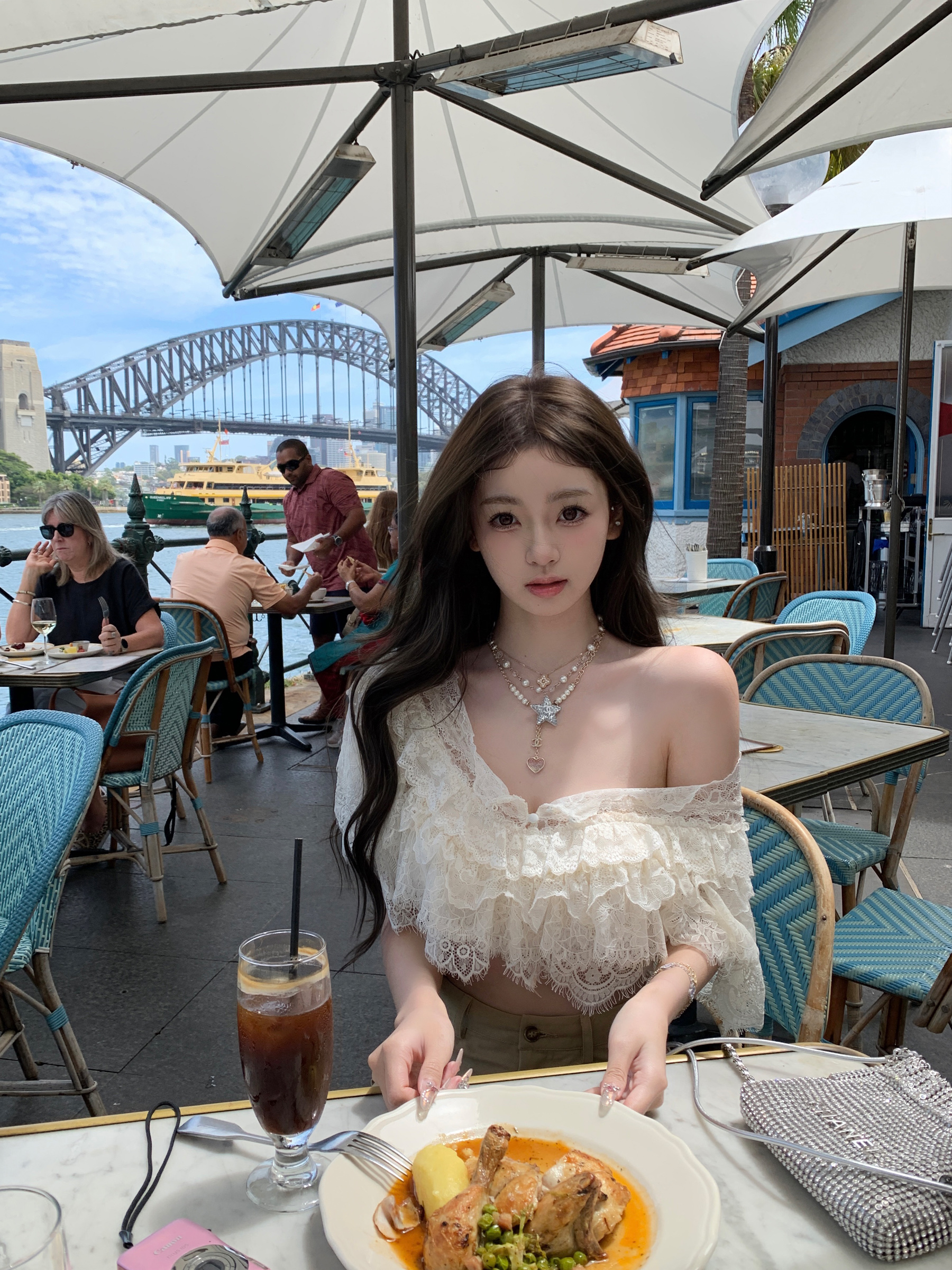 セクシーなレーストップ女性の新しいスタイルダブルカラープロヴァンス夏甘いスプライスナイロン生地通気性半袖ワンショルダー