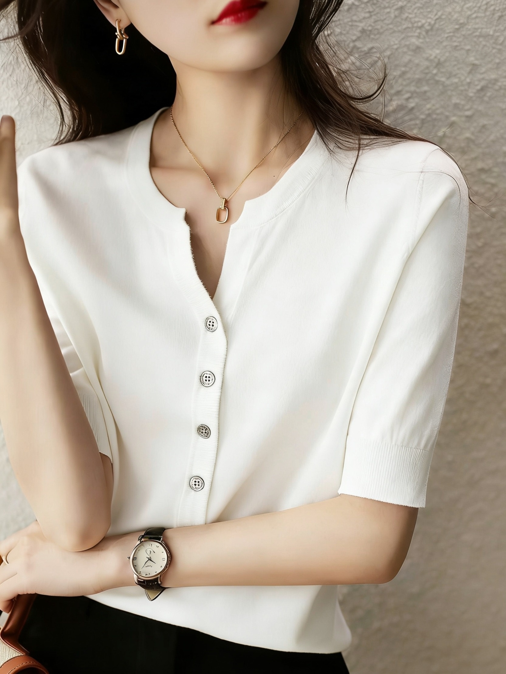 無地半袖VネックニットTシャツ レディース 薄手 ゆったり スリムフィット シンプルで高級感のあるおしゃれトップス