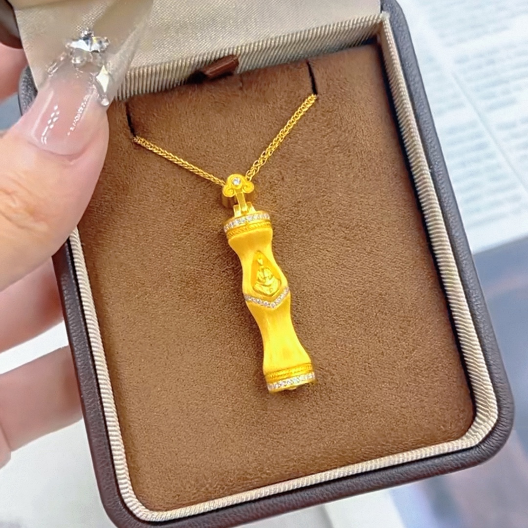 ダイヤモンドがちりばめられたブラッシュドバンブー ペンダント レディース 24K ゴールド AU999 - 軽量で首にフィットするデザインで、不快感がなく、一日中着用できます。