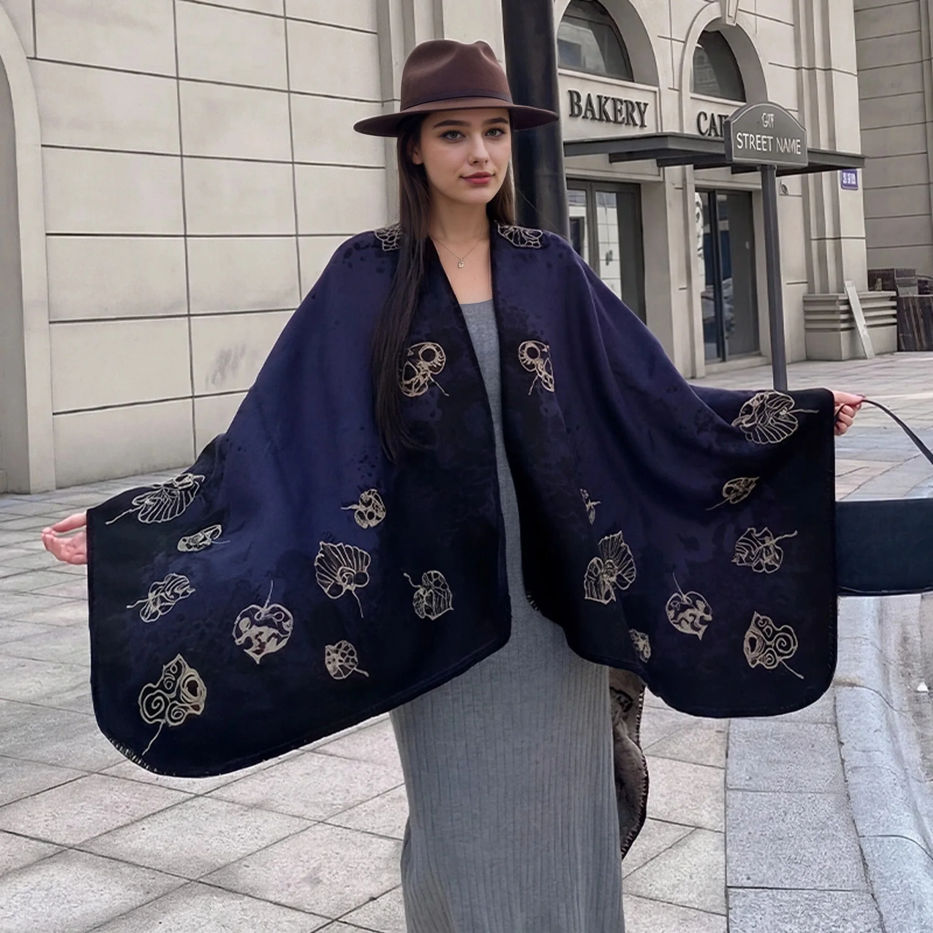 秋と冬のマント多機能織り模造カシミヤファッショナブルな暖かいショール旅行ケープショッピングポンチョ