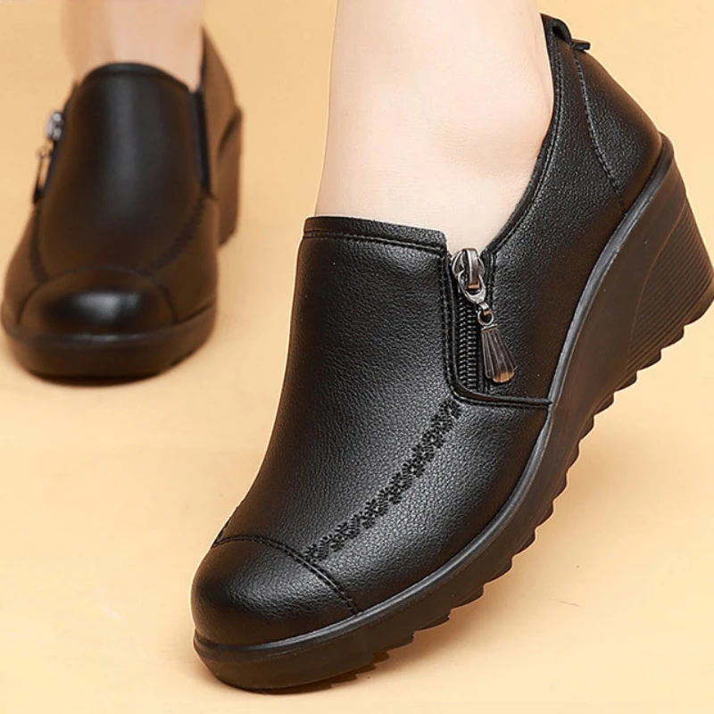 2024 春の新作秋のファッションの女性のウェッジカジュアルシングルシューズ増加摩耗快適な Chaussure ファム