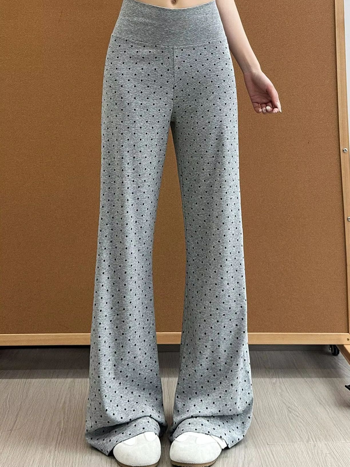 女性用水玉ややフレアパンツ：夏、やや伸縮性、ハイウエスト、リラックスフィット、着痩せストレートレッグカジュアルパ
