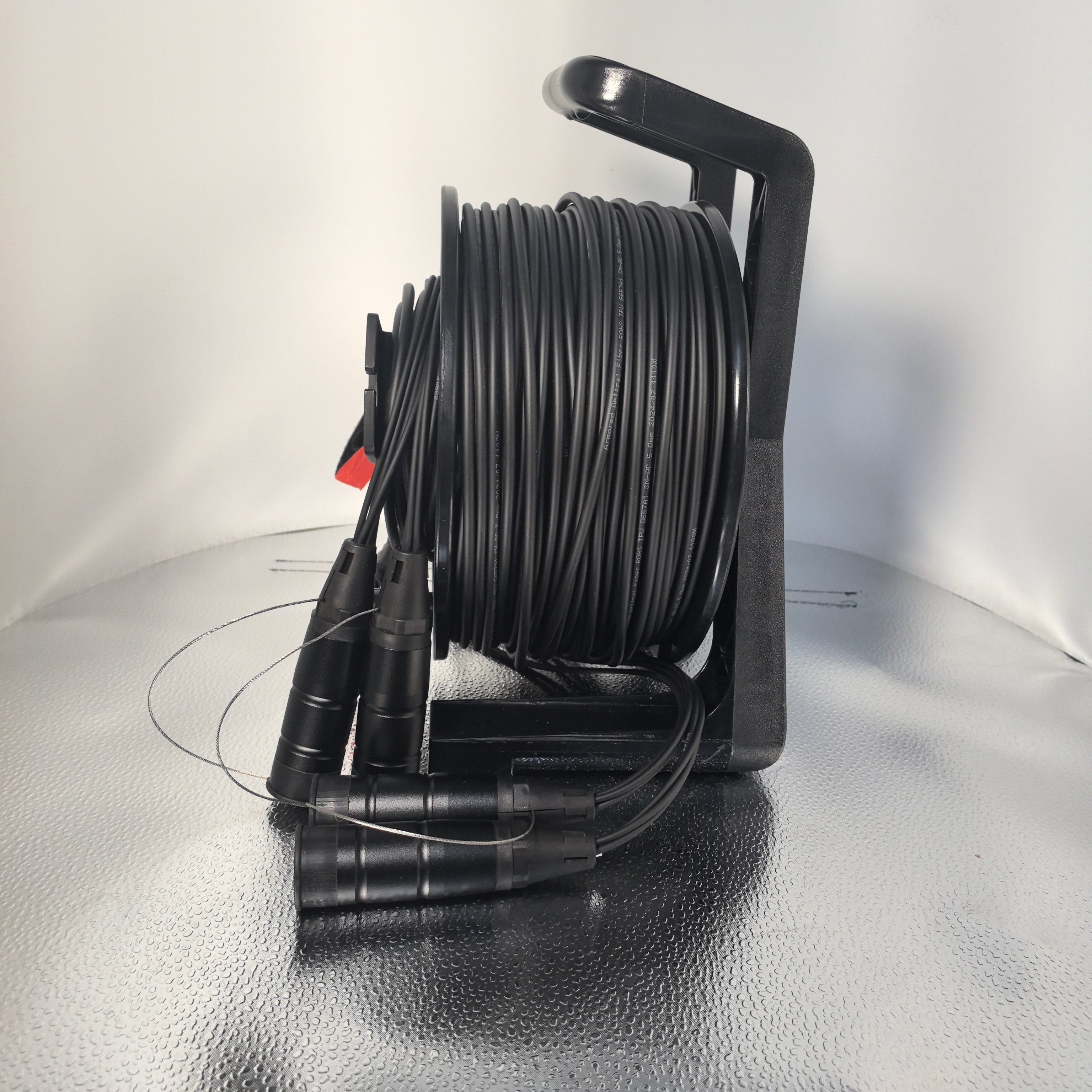 TPU フィールド アーマー シングルモード、2/4/6/8/12 コア、光ファイバー、パッチ コード、LC-LC、PCD235 リールおよび保護カバー付き、100m