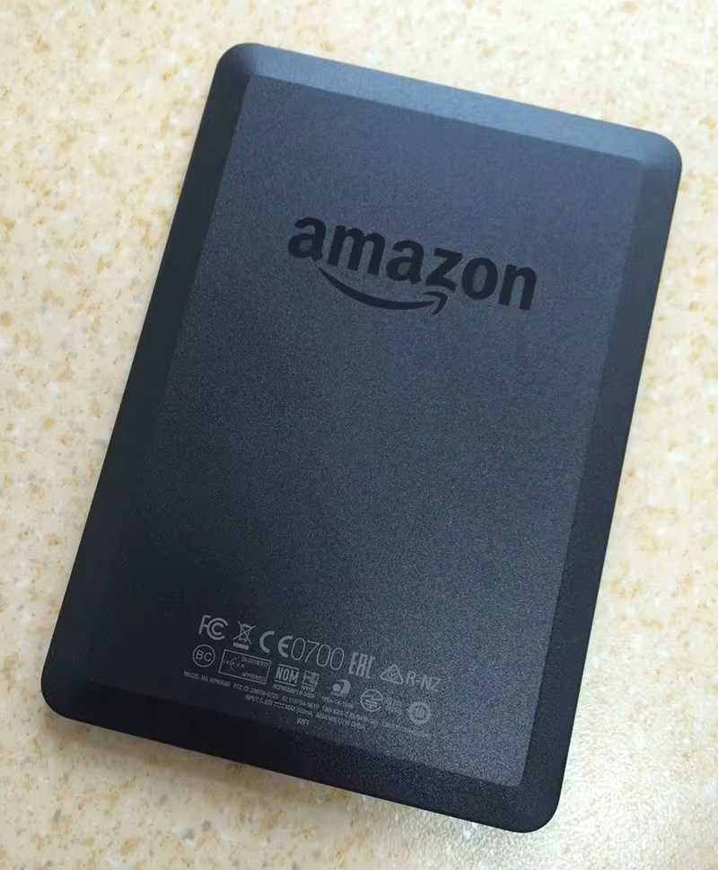 オリジナル Kindle 8th 電子書籍リーダー WIFI 接続 バックライトなし 6 インチ 複数の言語をサポート 夜間使用は読めません
