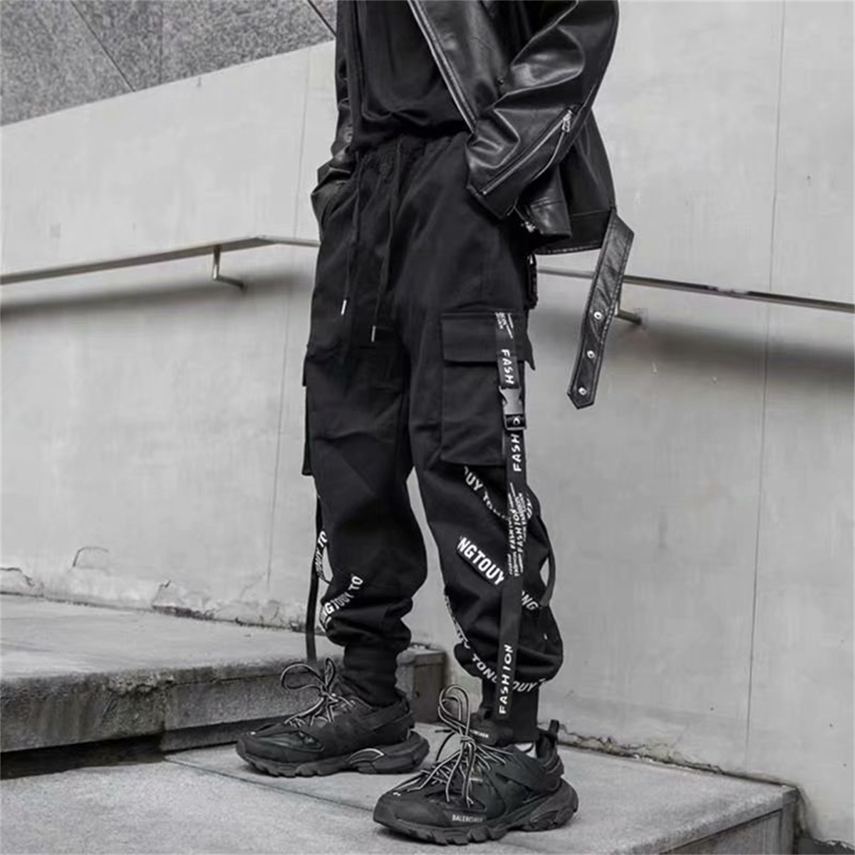 黒カーゴパンツ男性ジョガーカーゴパンツ男性ジョギング日本のストリートヒップホップヒッピー Techwear ゴシックリボンパンツ