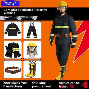 14点セットの消防用難燃性防護服。消防救助および電力復旧作業に使用される（中国）