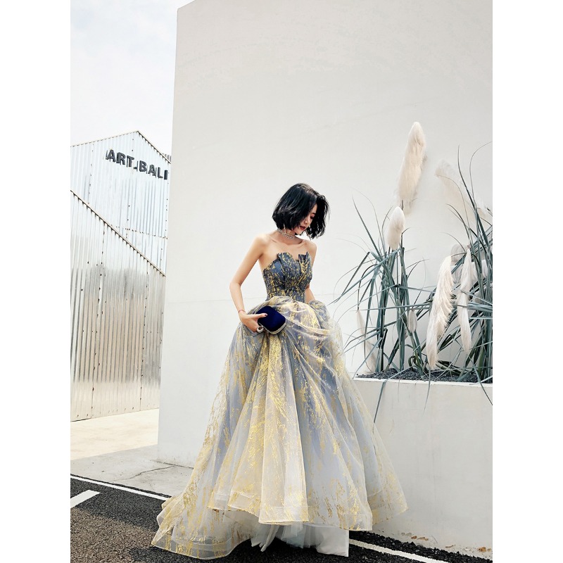 2026新しい宴会年次総会ストラップレスヨーロッパとアメリカの花嫁の結婚式の宮殿スタイルふわふわスカートパーティードレスのカスタマイズ