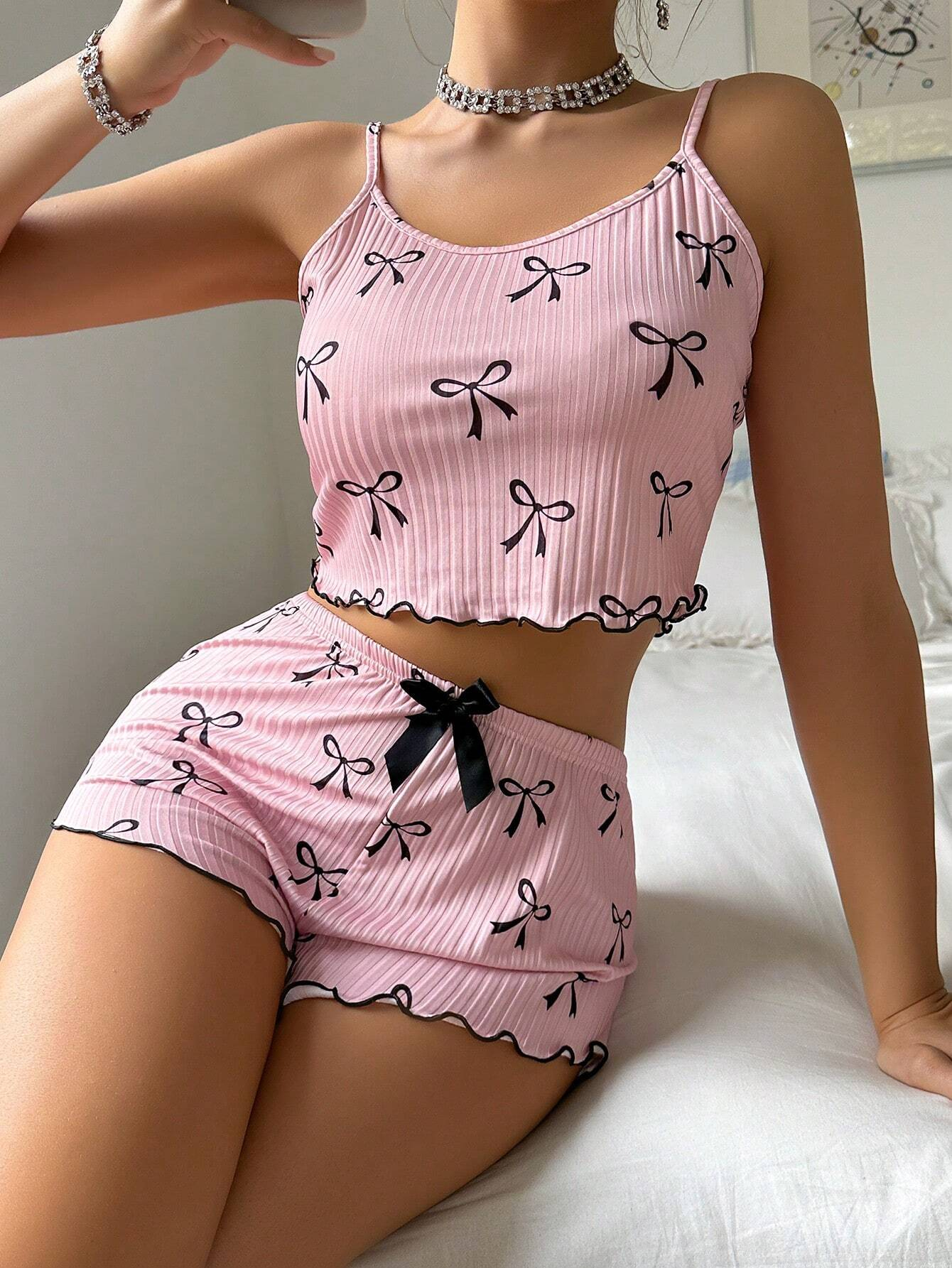 女性の夏のパジャマセット 2 ピースピンクかわいいリボンプリントキャミソールショーツパジャマセットゆったり通気性部屋着