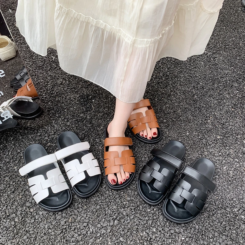 女性の夏ソリッドカラーシンプルな防水滑り止めカジュアルオープントゥスリッパ 2026 新しい屋内と屋外のスリッポンフラットスリッパ