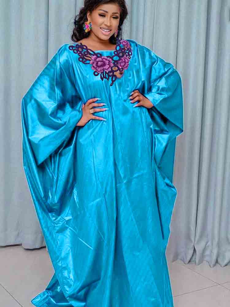 ファッショナブルなバザンリッシュ Boubou ドレス女性のためのアフリカプリントアンカラロングガウンエレガントなカフタンパーティー着用 2025 新着