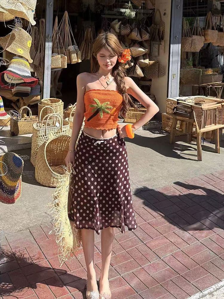 韓国のビーチバケーションスタイルツーピースセット女性の夏の新しいドーパミンプリントニットストラップレストップと水玉ハーフスカート