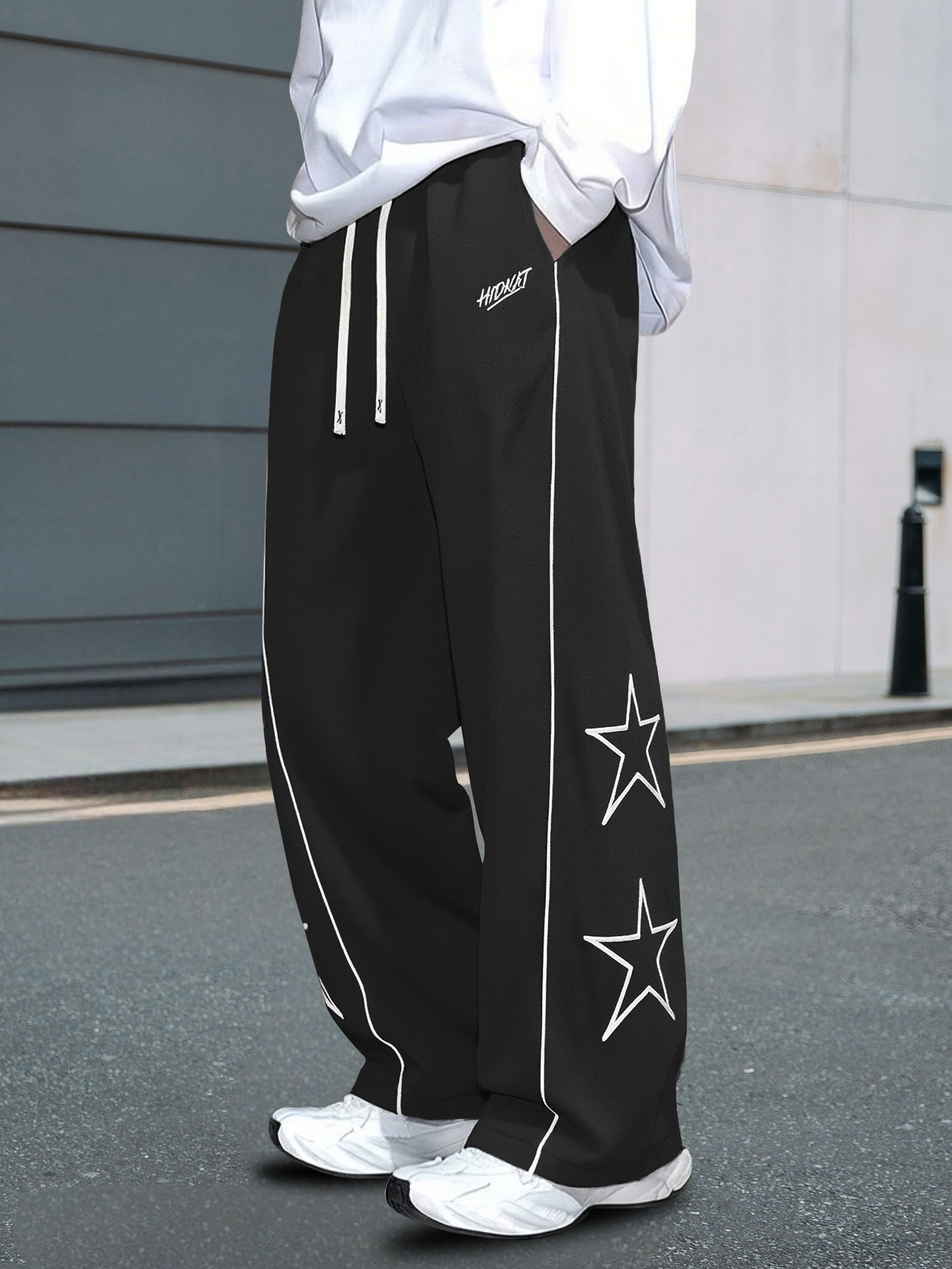 メンズ秋のトレンディブランド五芒星スウェットパンツ、ルーズストレートレッグカジュアルパンツ、シングルピース、巾着ウエストバンドとコントラストライン付き、ストリートファッション、スポーツ、フィットネス、