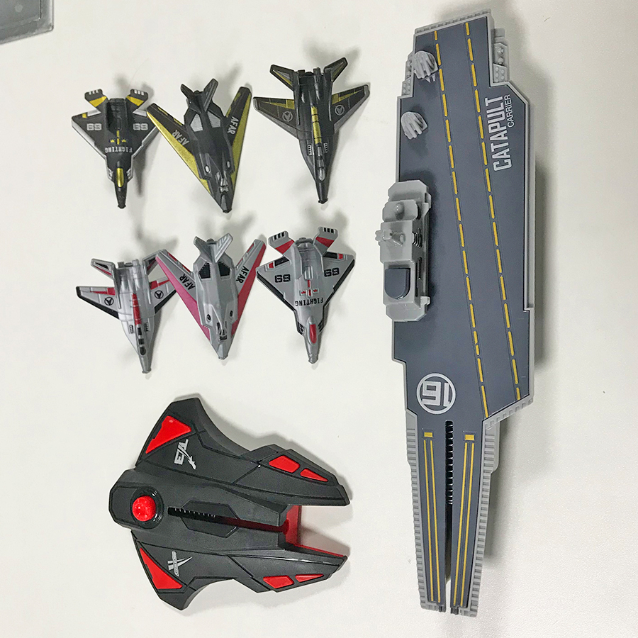 空母戦闘機ジェットブラックランチャーカタパルト空母軍艦モデル子供のおもちゃの少年クリスマスギフト