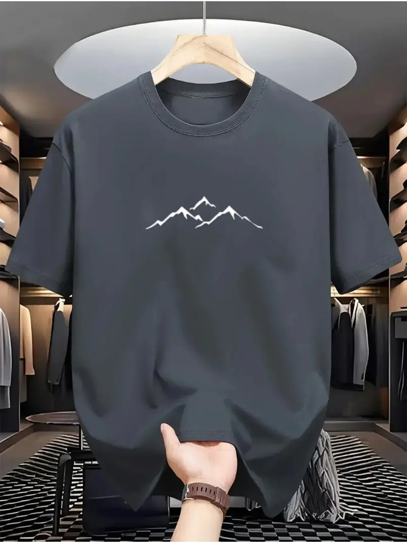 マウンテンパターンの夏のメンズTシャツは、カジュアルなラウンドネックデザインが特徴で、日常着にスタイリッシュで、シンプルでエレガントなソフトです。