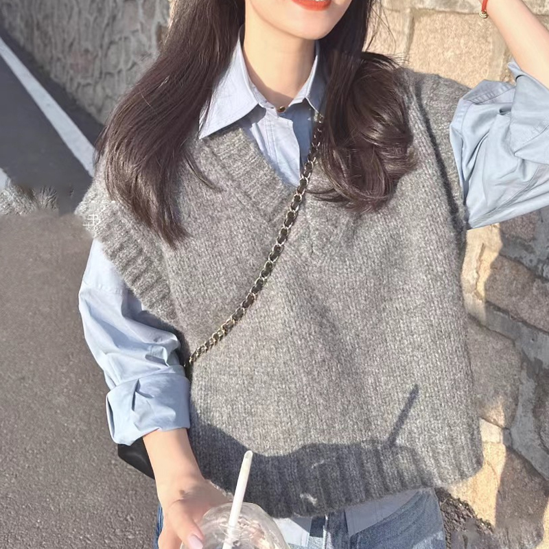 グレーノースリーブベストニットベスト女性の秋と冬の韓国の甘いスタイルの上着セーター V ネックカジュアルニットベスト