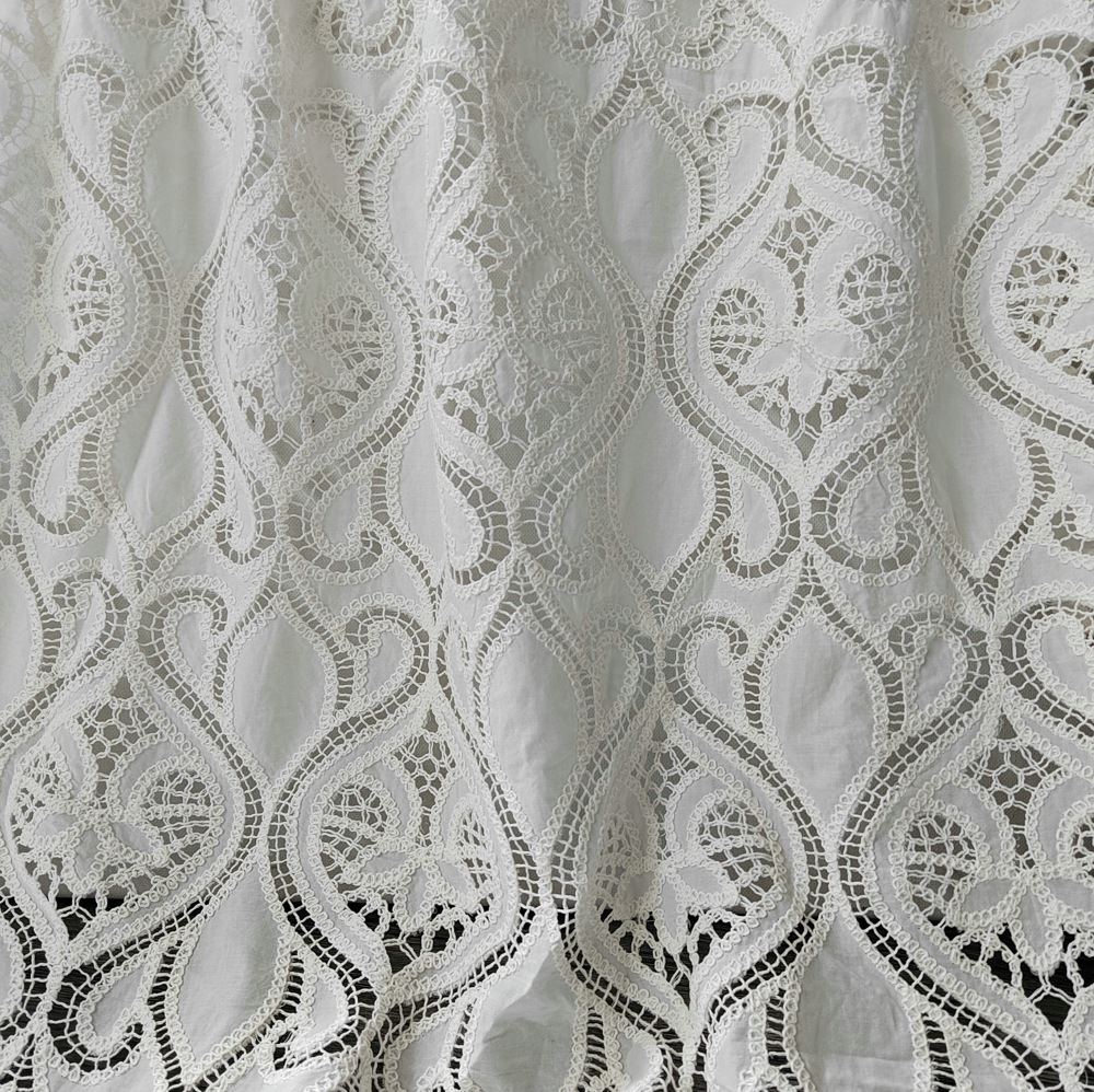 1 メートル新綿 100% レーザーカット刺繍レースヨーロッパスタイル eyeelect 穴服女性ドレスアパレル抽象的なパターン