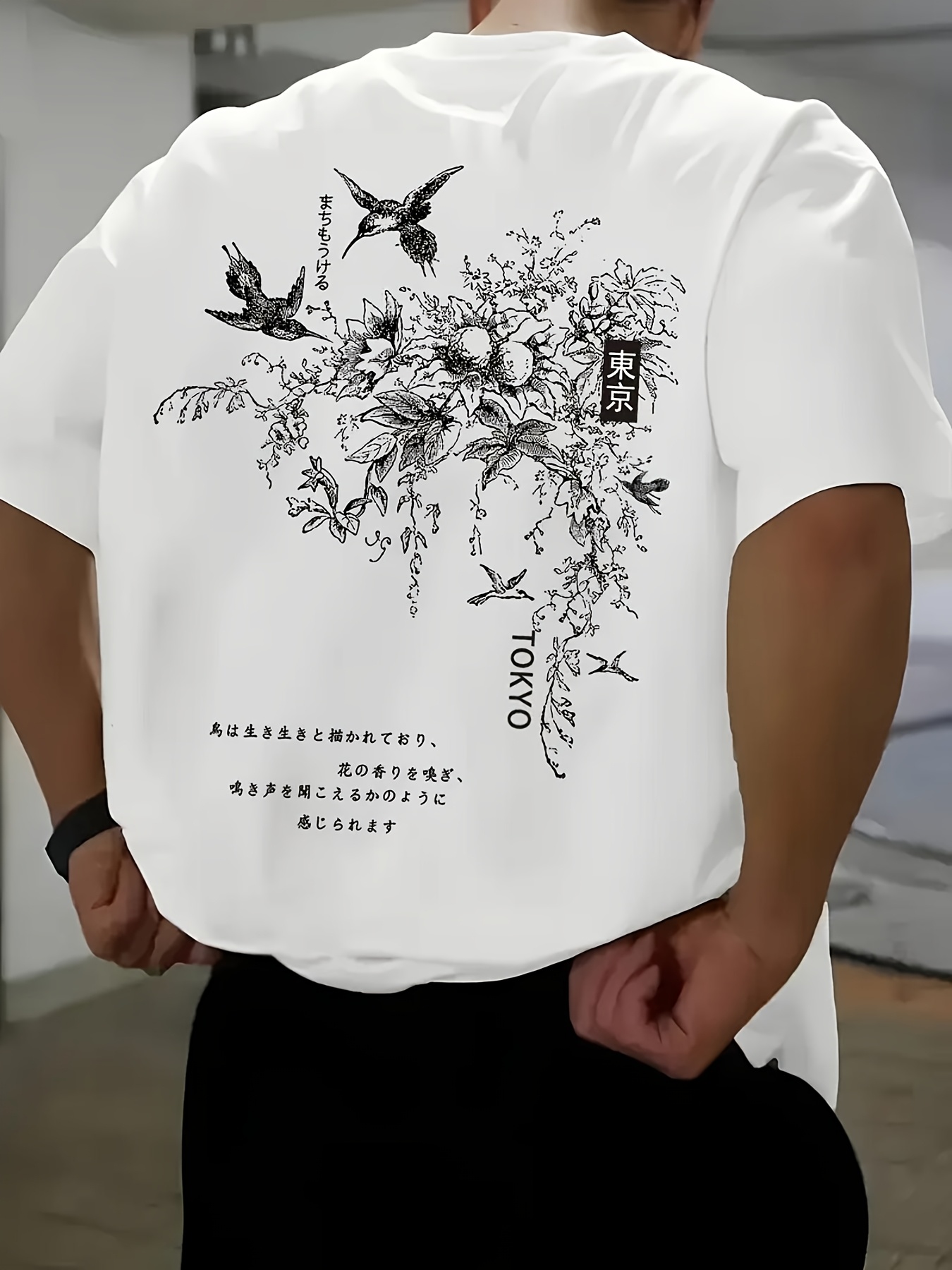 ユニークな日本のスケッチアートプリント、通気性があり快適な綿100メンズTシャツ、夏のたまり場やカジュアルな旅行に最適