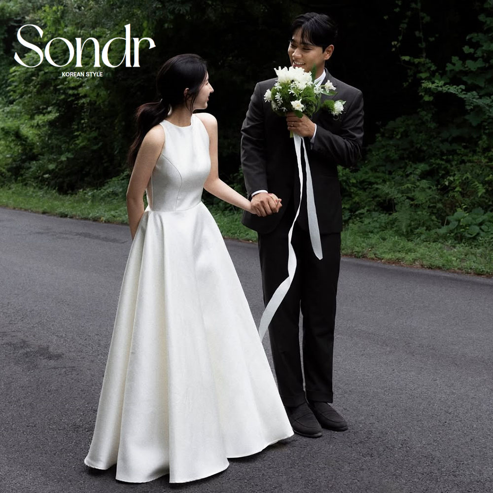 Sondr O ネックノースリーブサテン韓国のウェディングドレス床の長さのブライダルガウンカスタマイズされた A ライン屋外写真撮影ドレス 2026